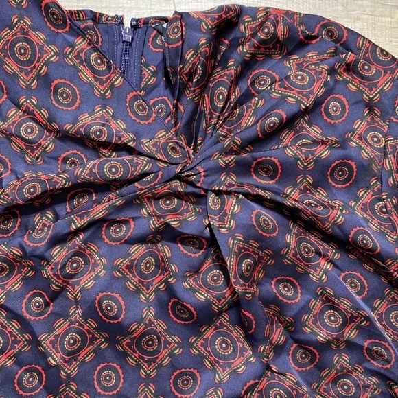 Club Monaco Women's Twist Front Printed Blouse Geometric Pattern Size S Blue - Picture 4 of 10